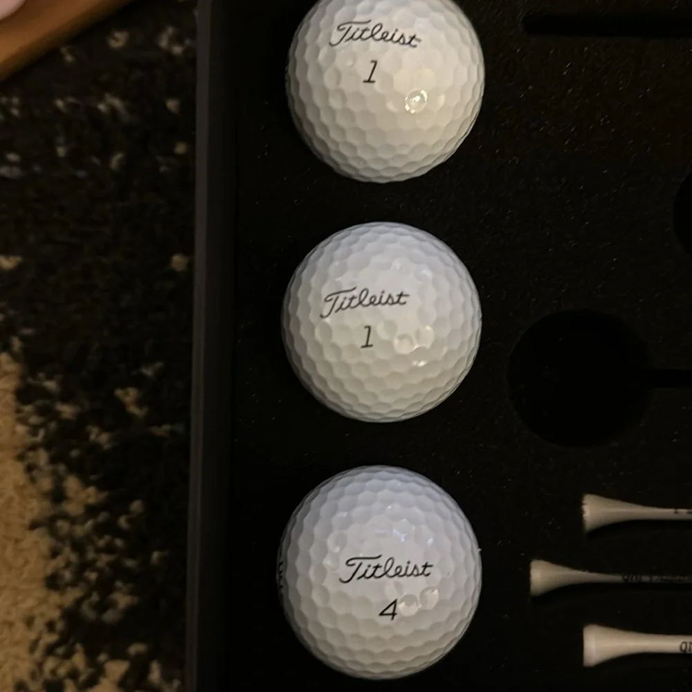 NEW Honolulu Country Club Titleist golf ball set - Picture 4 of 5